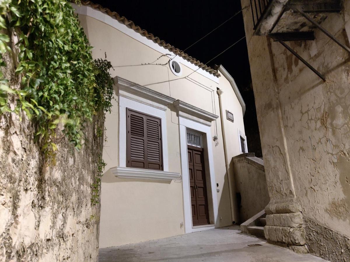 הוילה מודיקה Casa Mavi Limite Delle Due Matrici מראה חיצוני תמונה